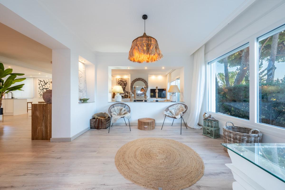 Villa Semi Detached in Hacienda Las Chapas