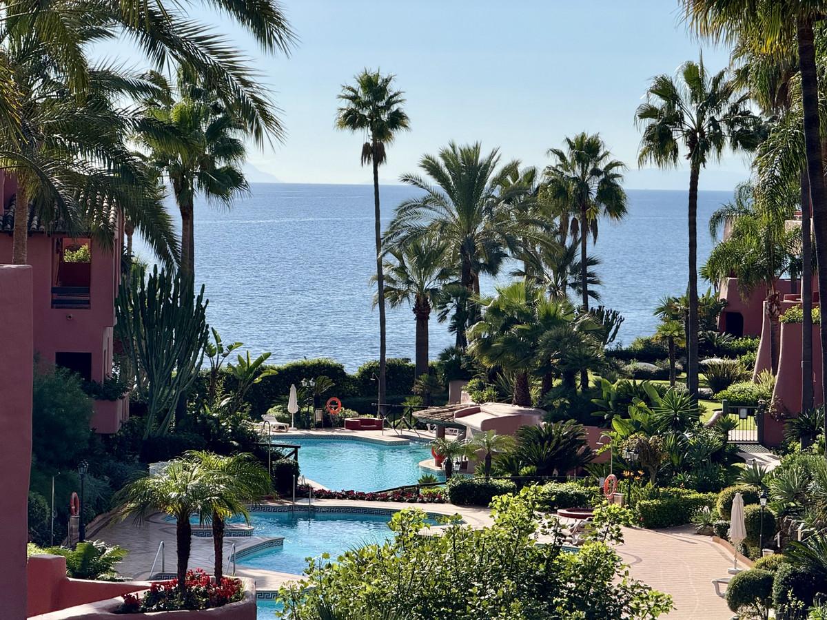 Apartment Middle Floor in Estepona