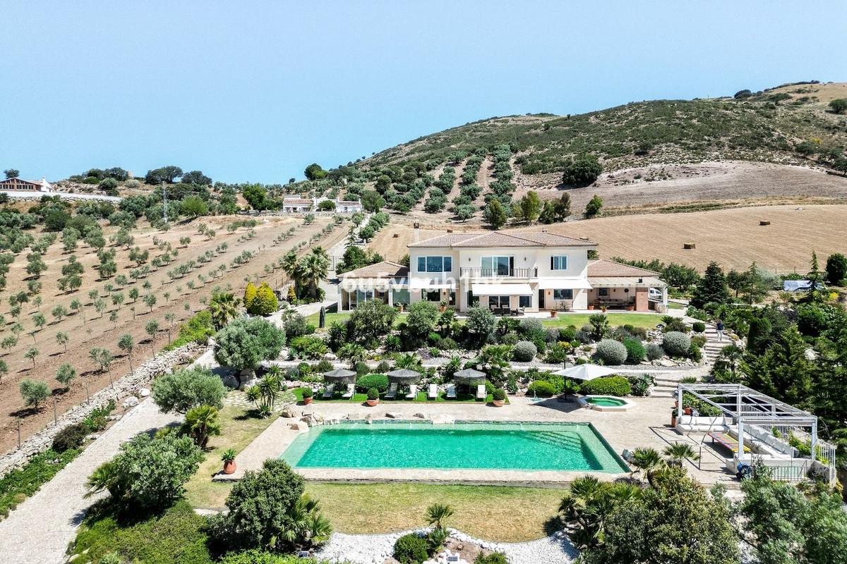 Villa Detached in Antequera