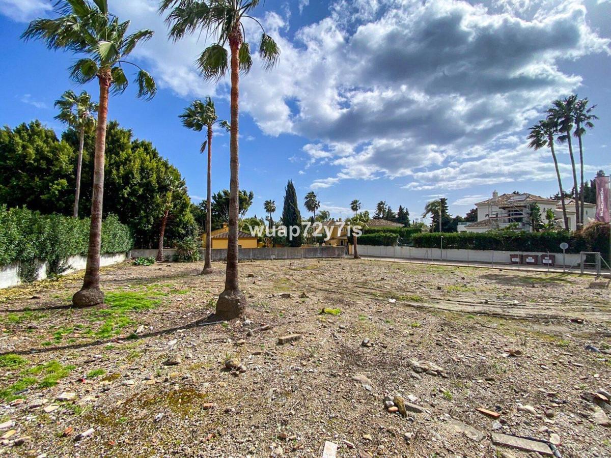 Plot Land in Guadalmina Baja