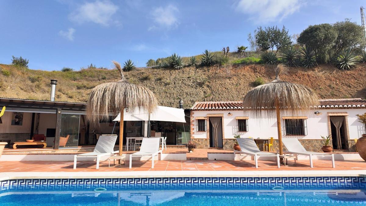 Commercial Bed and Breakfast in Alora