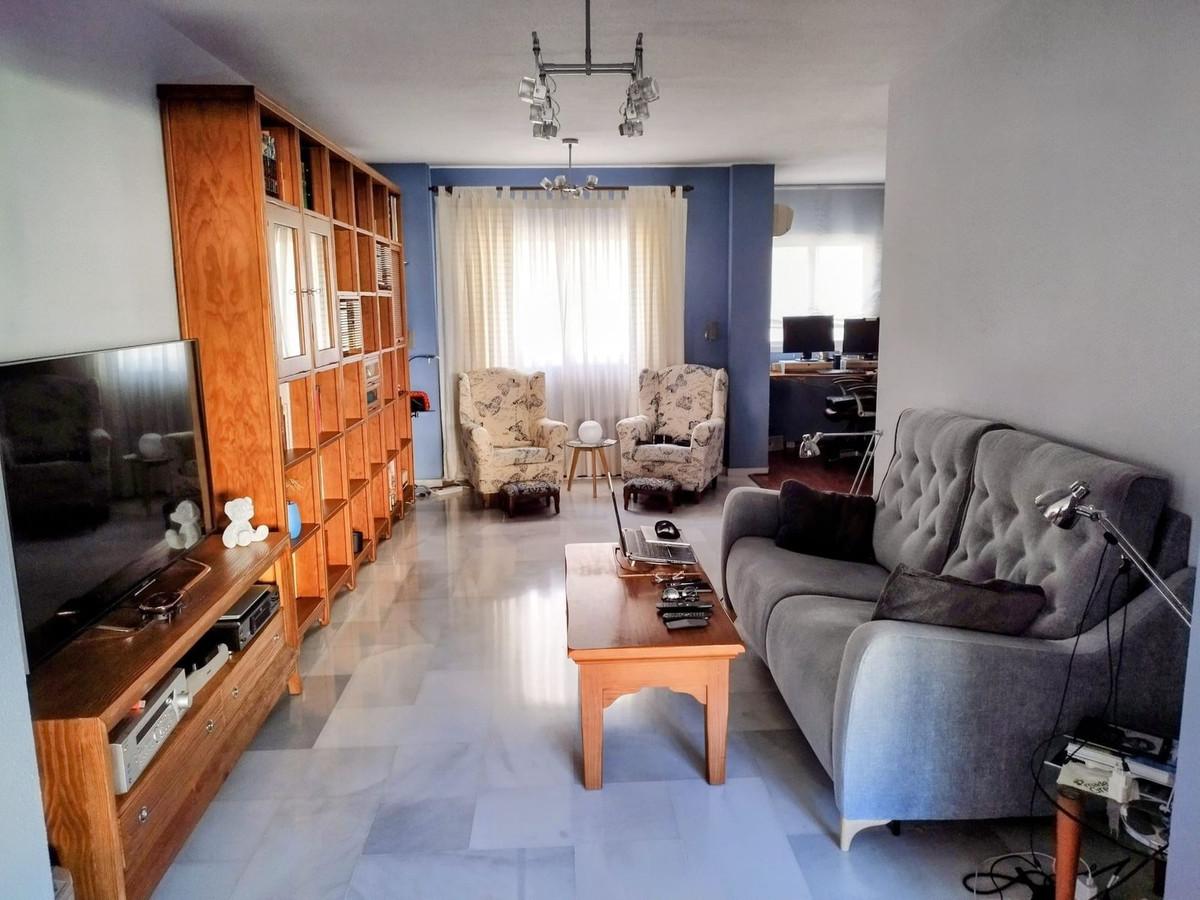 Apartment Middle Floor in M&aacute;laga Este