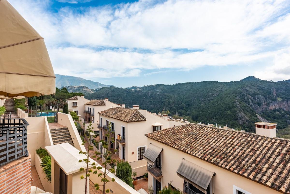 Villa Semi Detached in Benahav&iacute;s