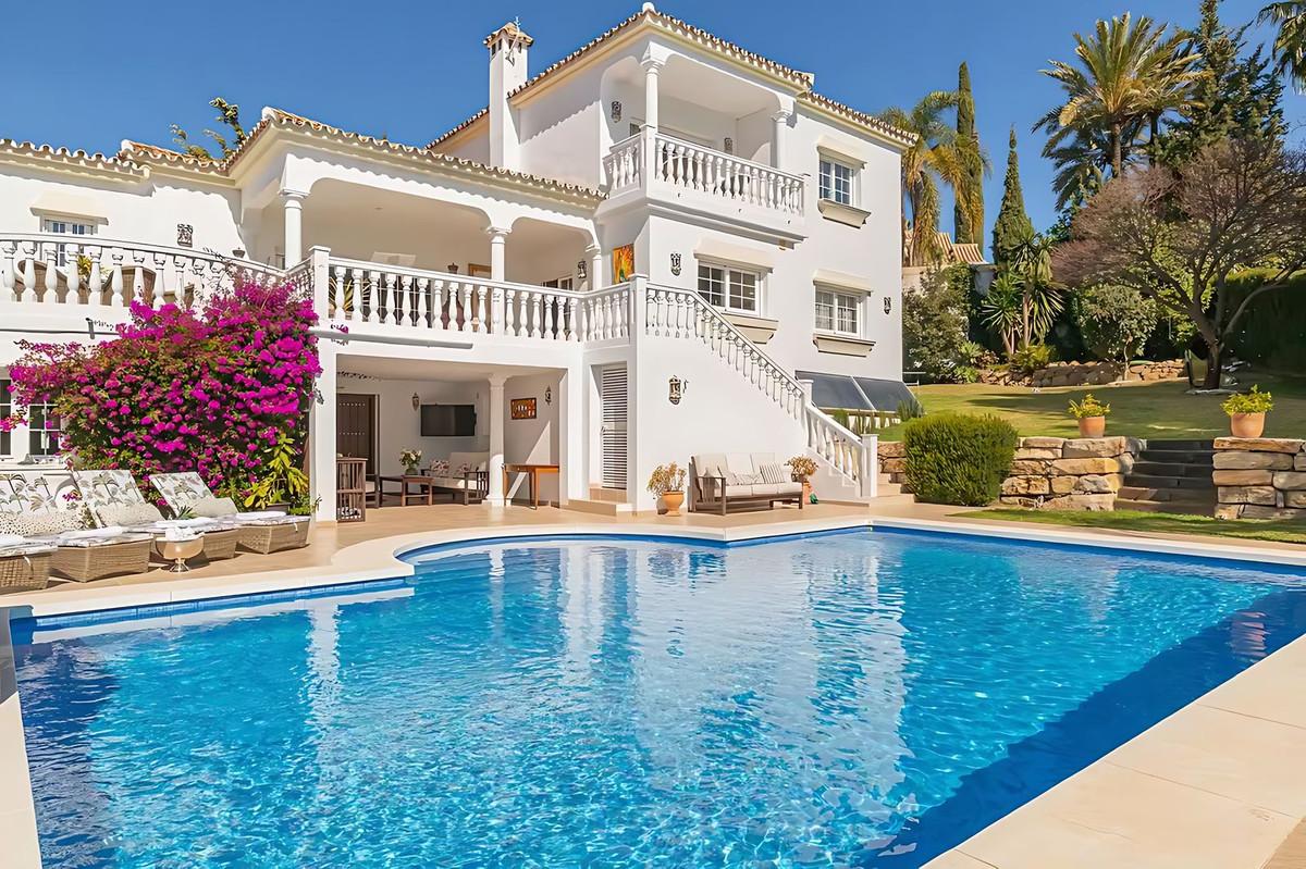 Villa Detached in El Paraiso