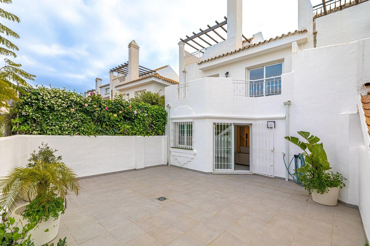 Townhouse Terraced in Nueva Andaluc&iacute;a