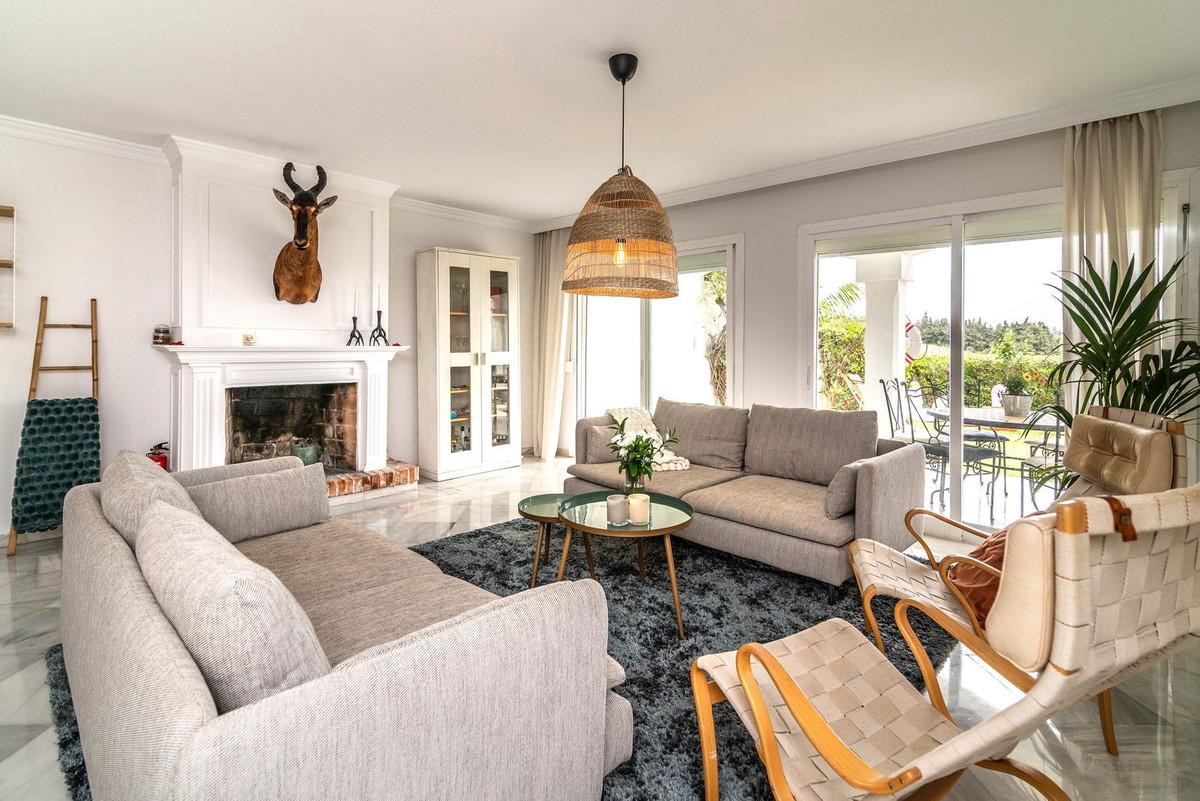 Townhouse Terraced in Puerto Ban&uacute;s