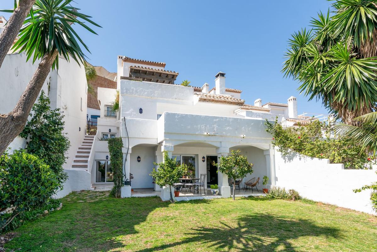 Townhouse Terraced in Puerto Ban&uacute;s