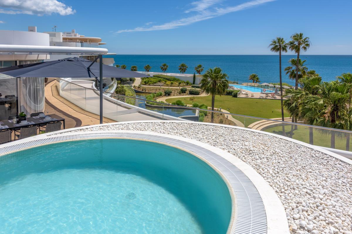 Apartment Penthouse in Estepona