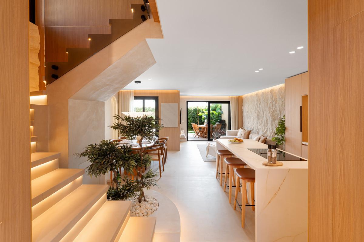 Townhouse Terraced in Puerto Ban&uacute;s