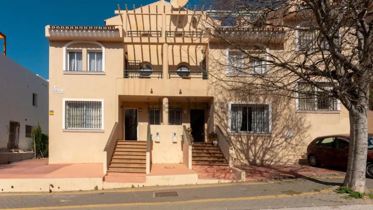 Villa Semi Detached in Marbella