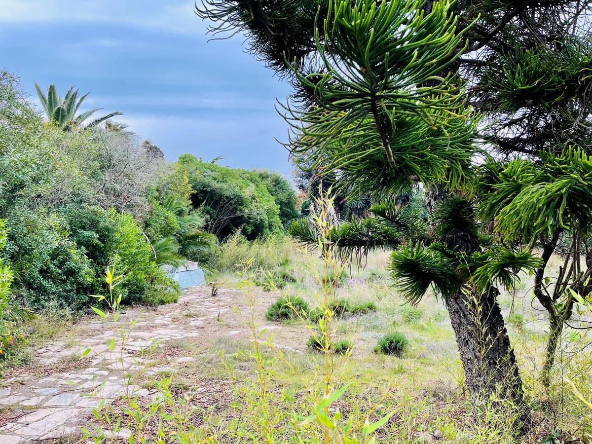 Plot Residential in Estepona