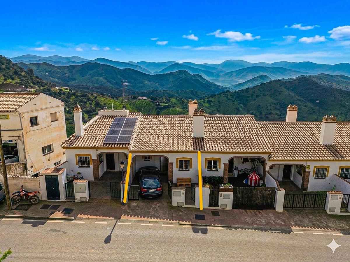 Villa Semi Detached in Almog&iacute;a