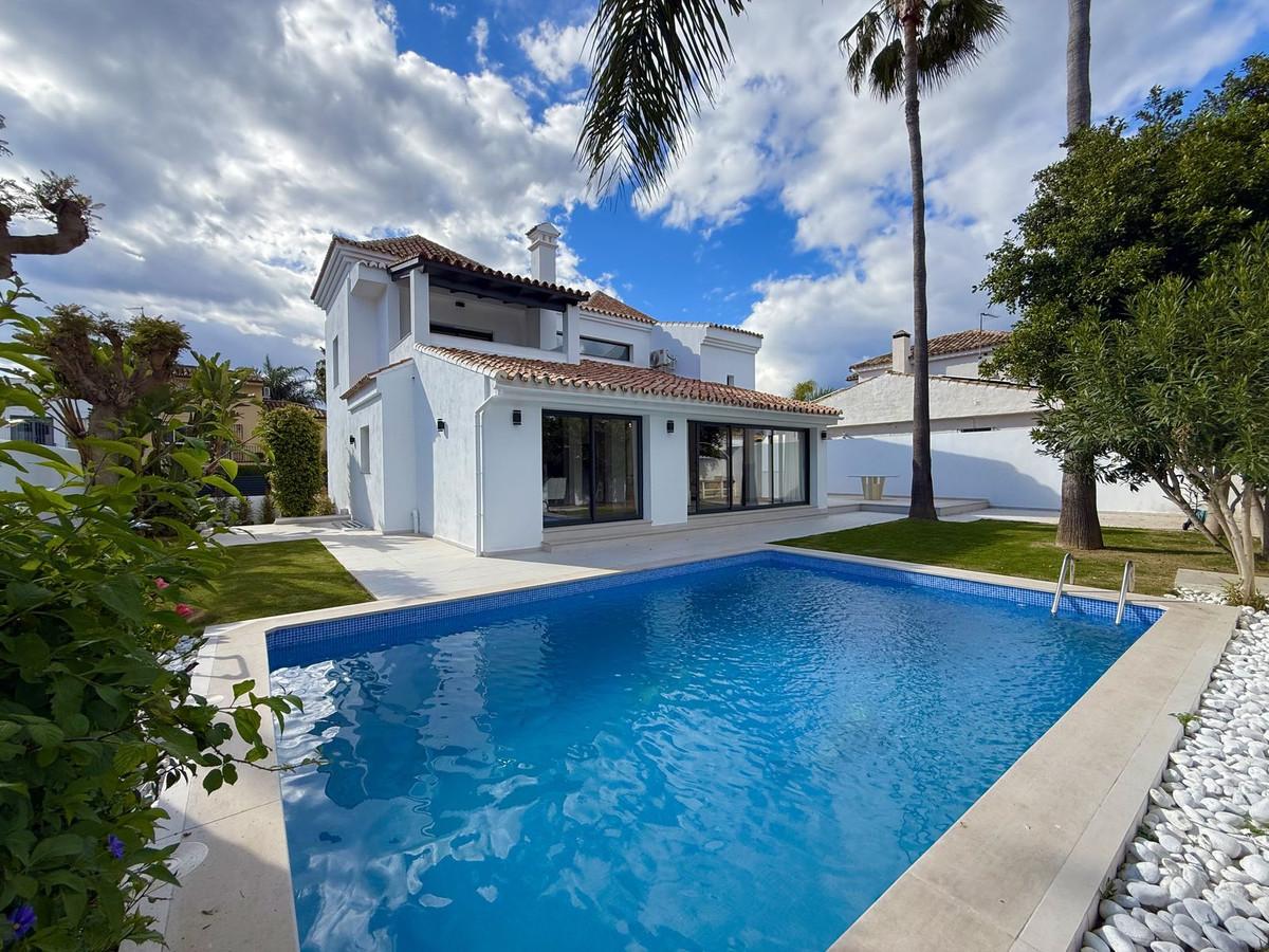 Villa Detached in Nueva Andaluc&iacute;a