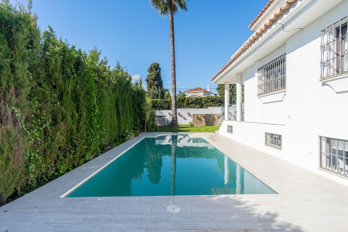 Villa Detached in El Paraiso