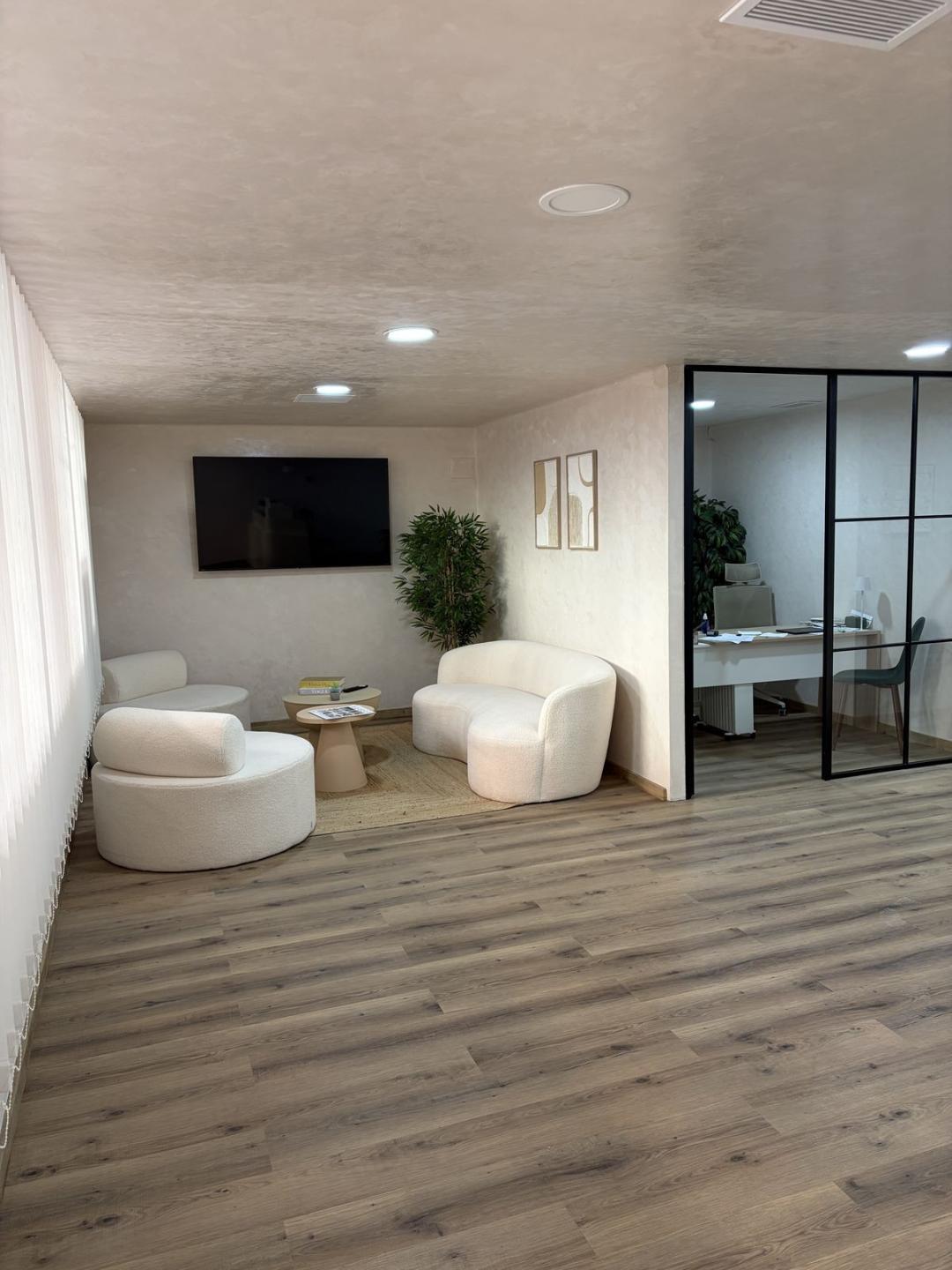 Commercial Office in Nueva Andaluc&iacute;a