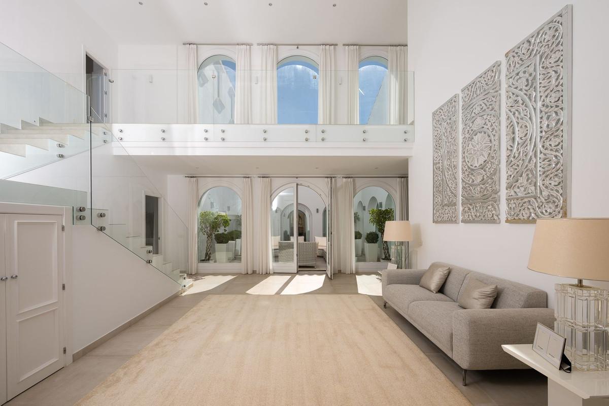 Villa Detached in Hacienda Las Chapas