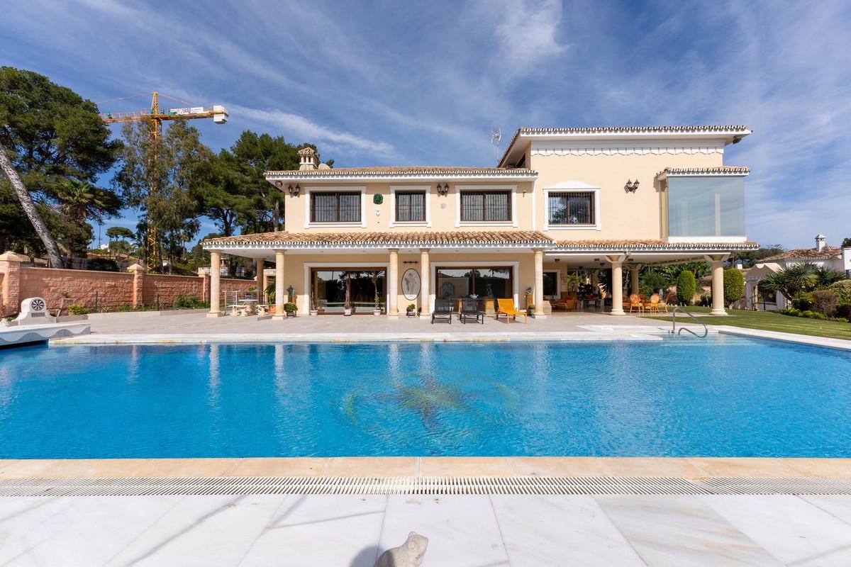 Villa Detached in Los Monteros
