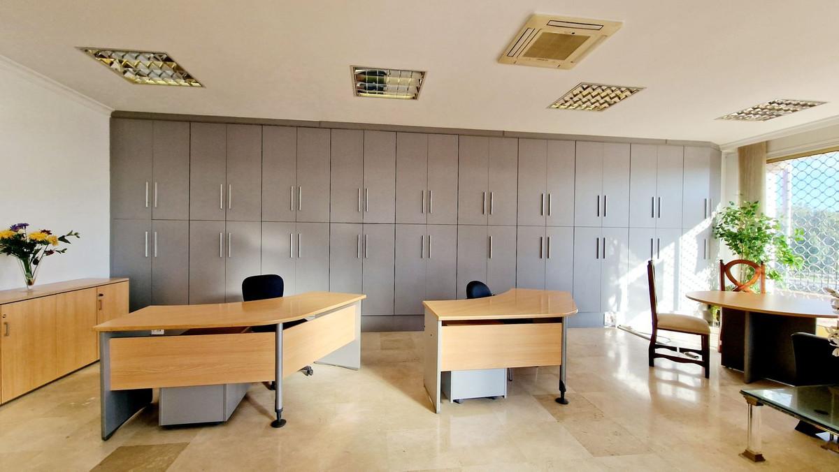 Commercial Office in Estepona