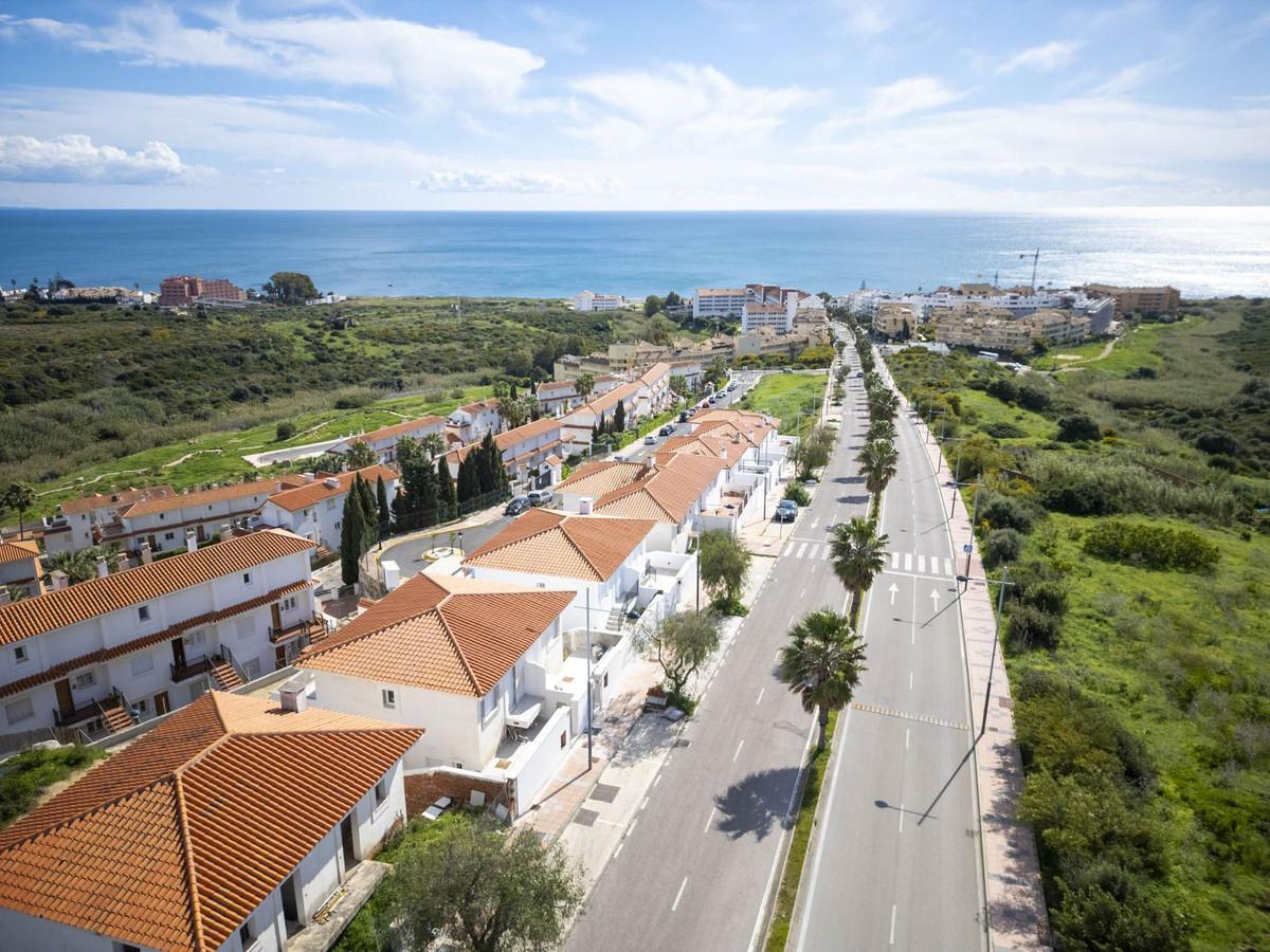Villa Semi Detached in La Duquesa