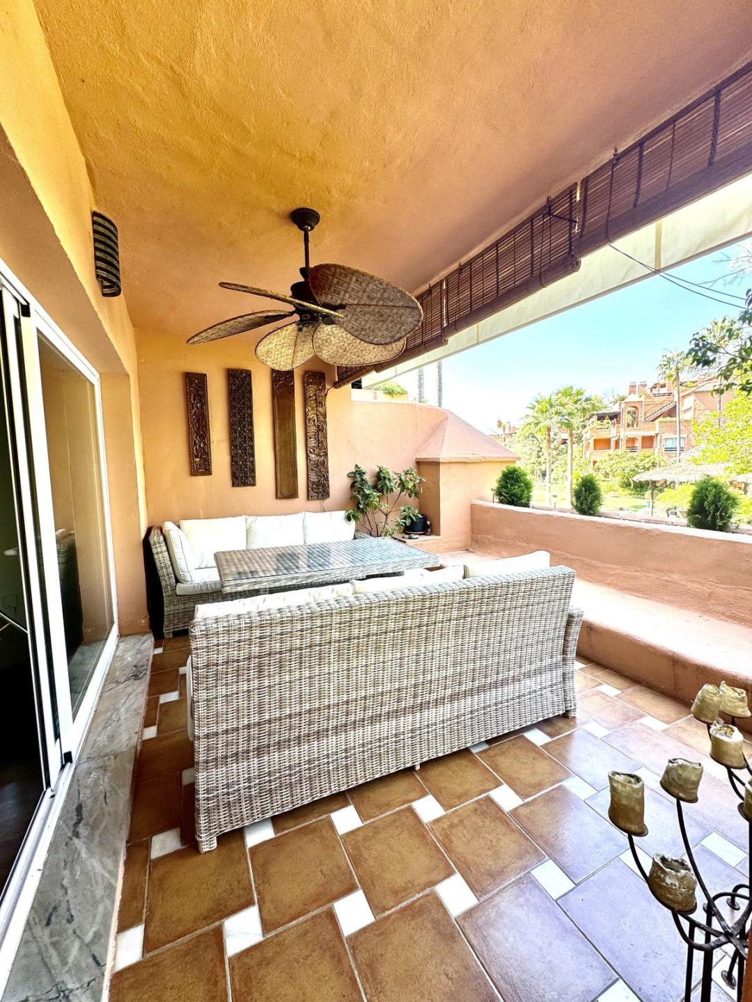 Apartment Middle Floor in Guadalmina Baja