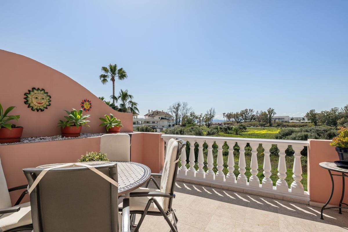 Apartment Penthouse in Estepona