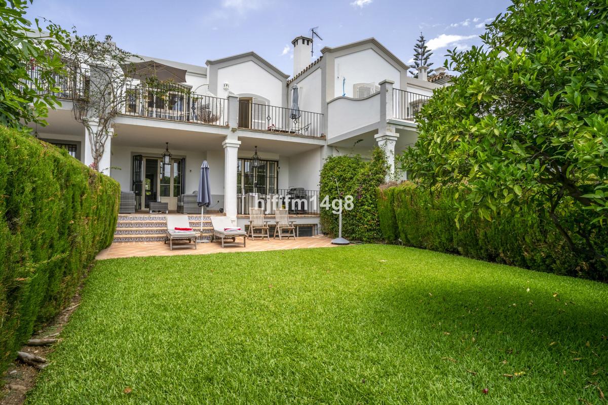 Townhouse Terraced in Nueva Andaluc&iacute;a