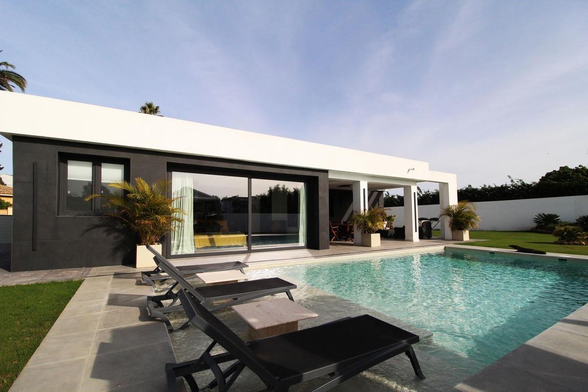 Villa Detached in San Pedro de Alc&aacute;ntara