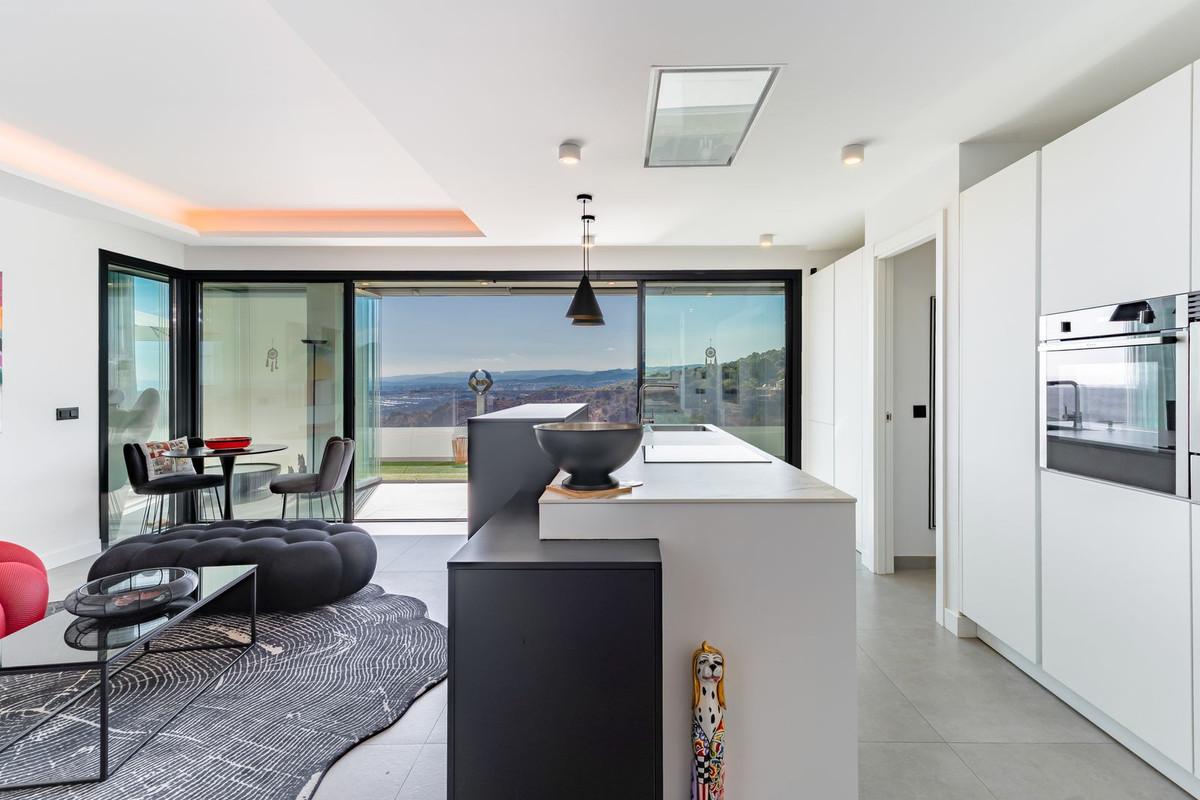 Apartment Penthouse in Estepona