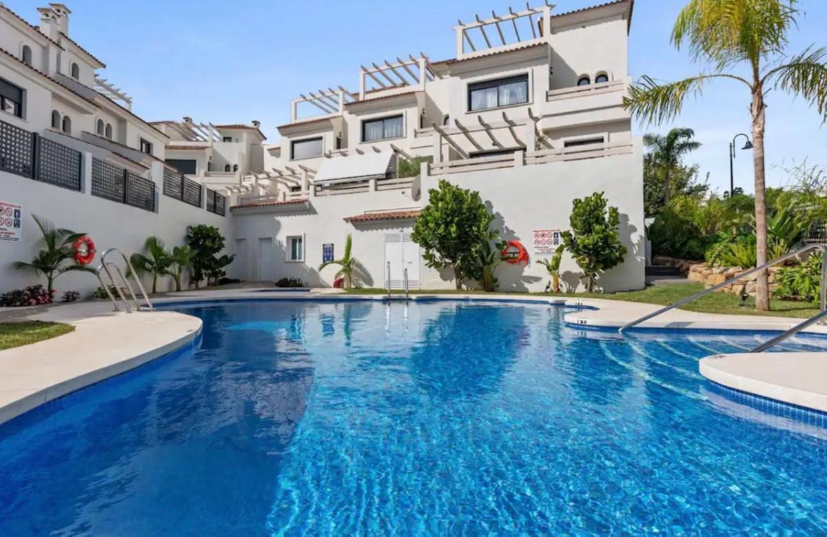 Townhouse Terraced in El Paraiso