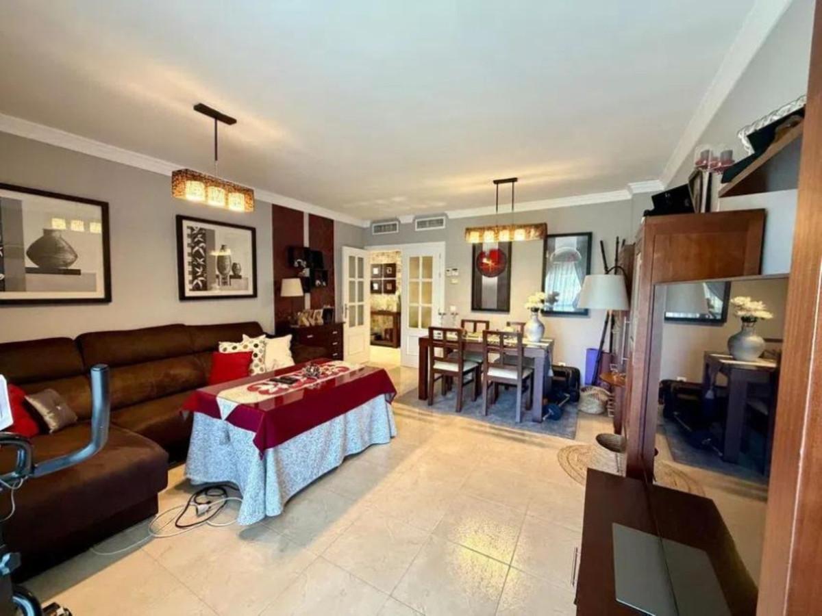 Apartment Penthouse in Estepona
