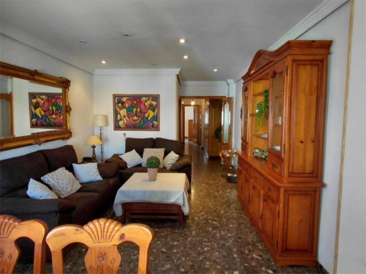 Apartment Middle Floor in Estepona