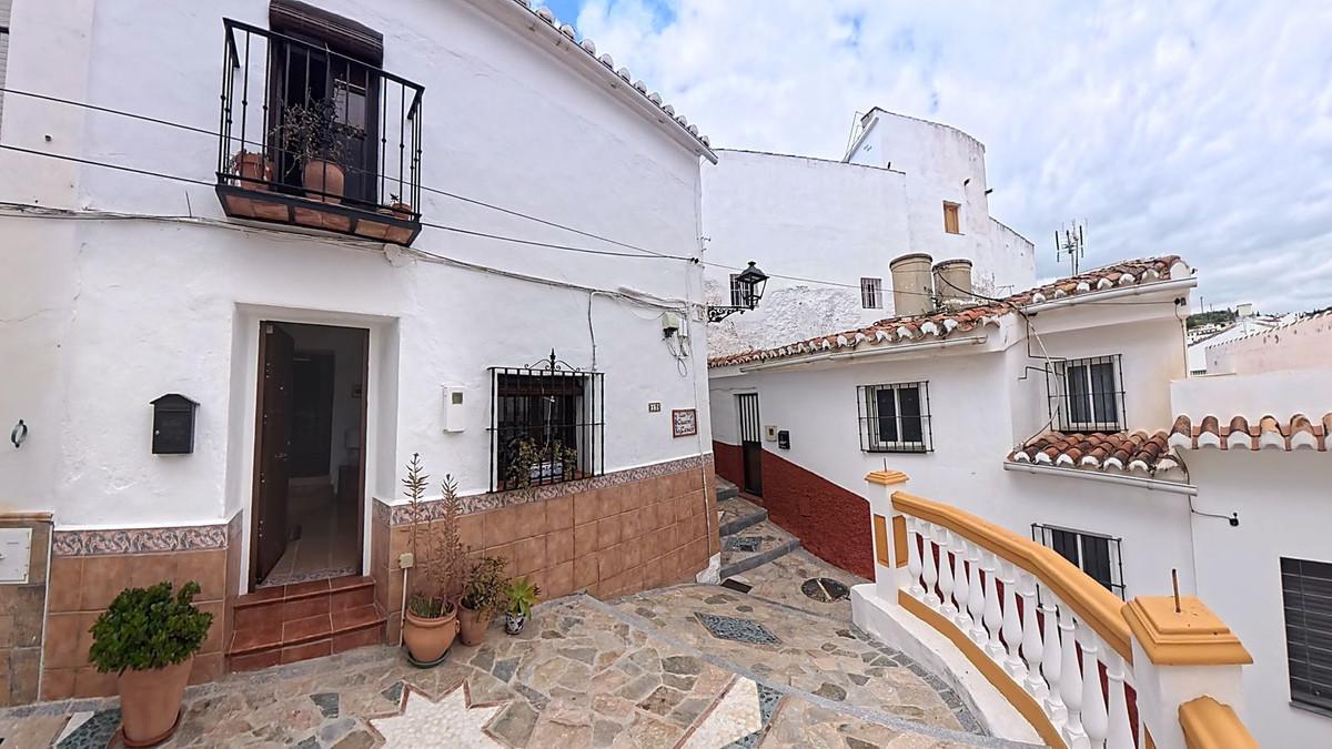 Townhouse Terraced in Almog&iacute;a