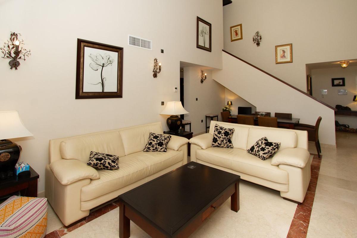 Apartment Penthouse in La Mairena