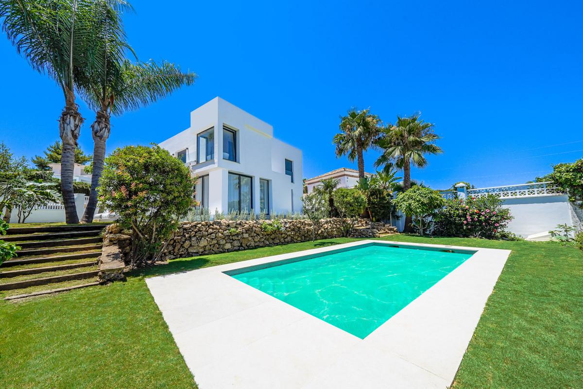 Villa Detached in Nueva Andaluc&iacute;a