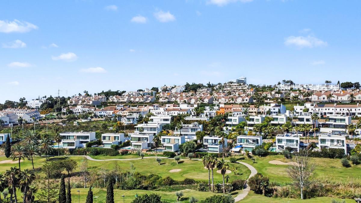 Plot Commercial in Estepona