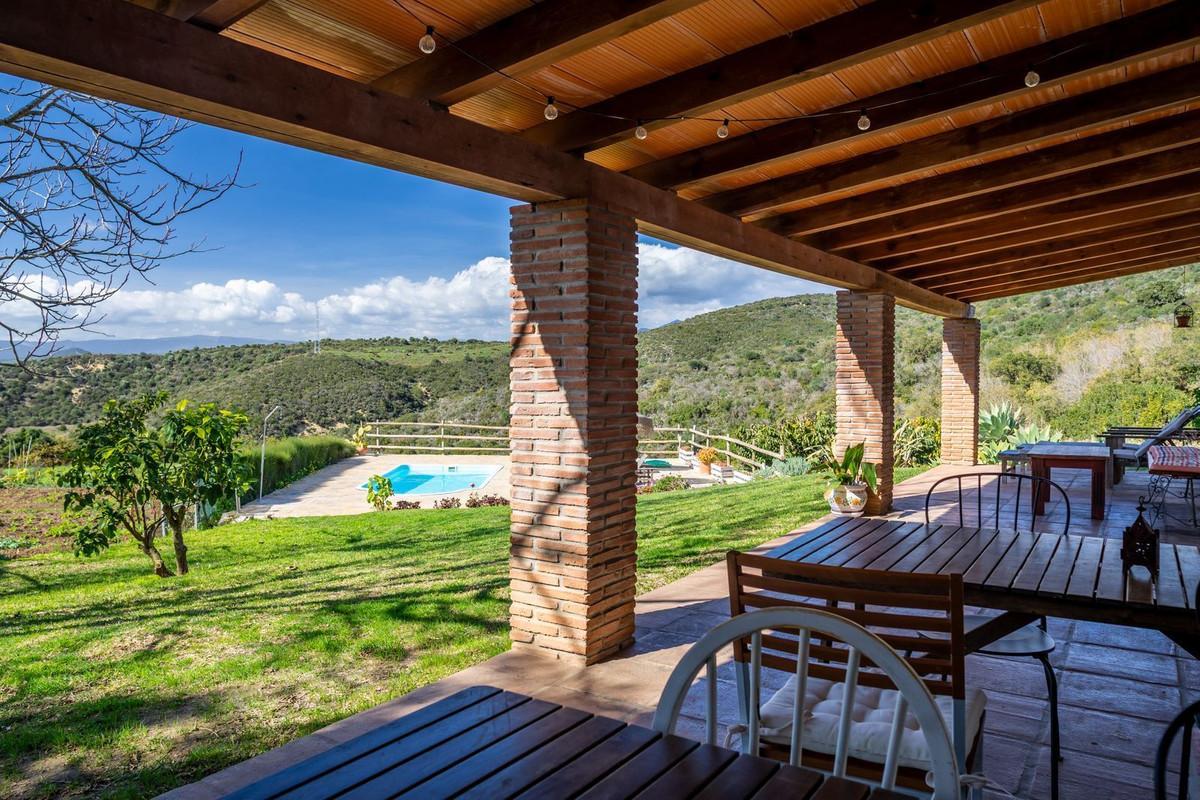 Commercial Hotel in Casares