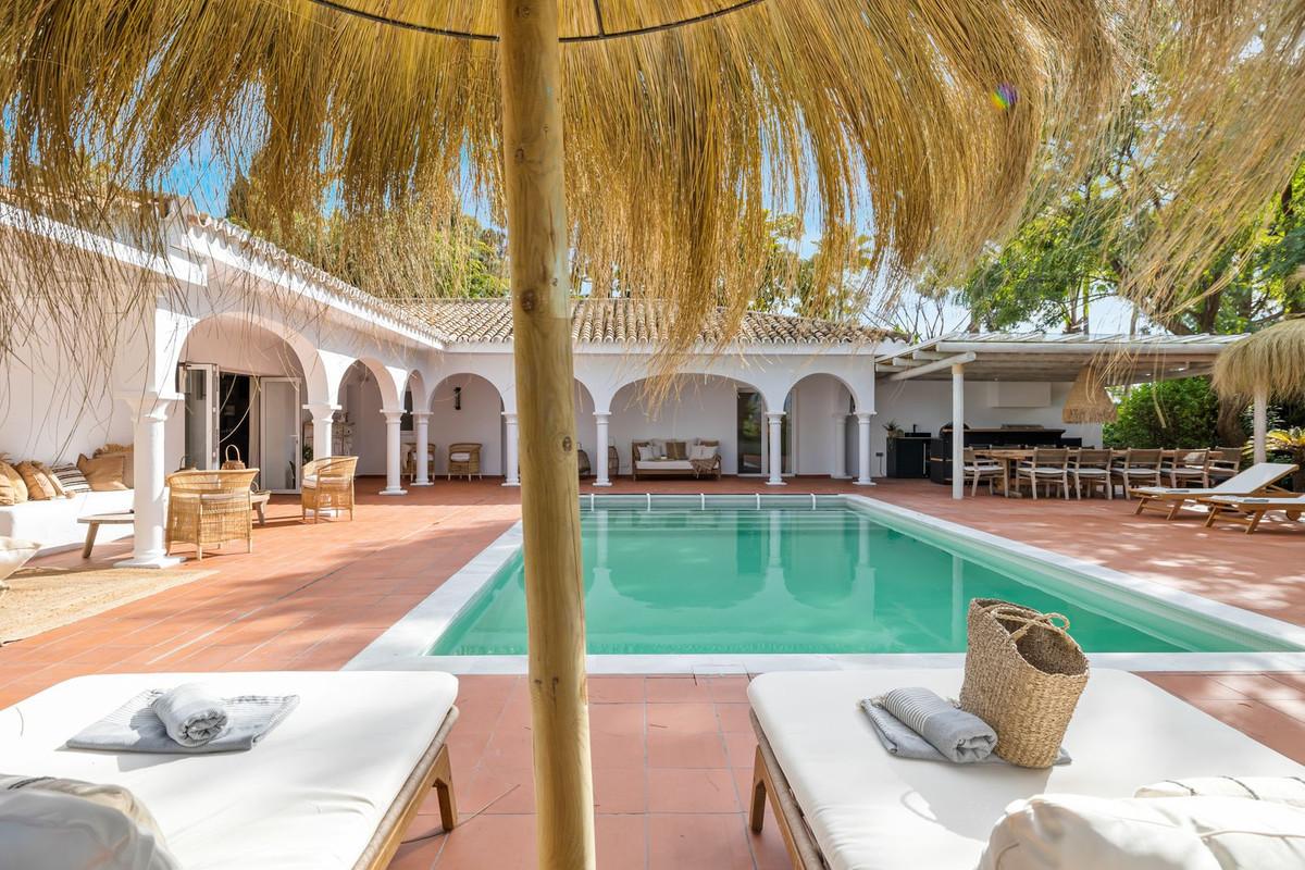 Villa Detached in Hacienda Las Chapas