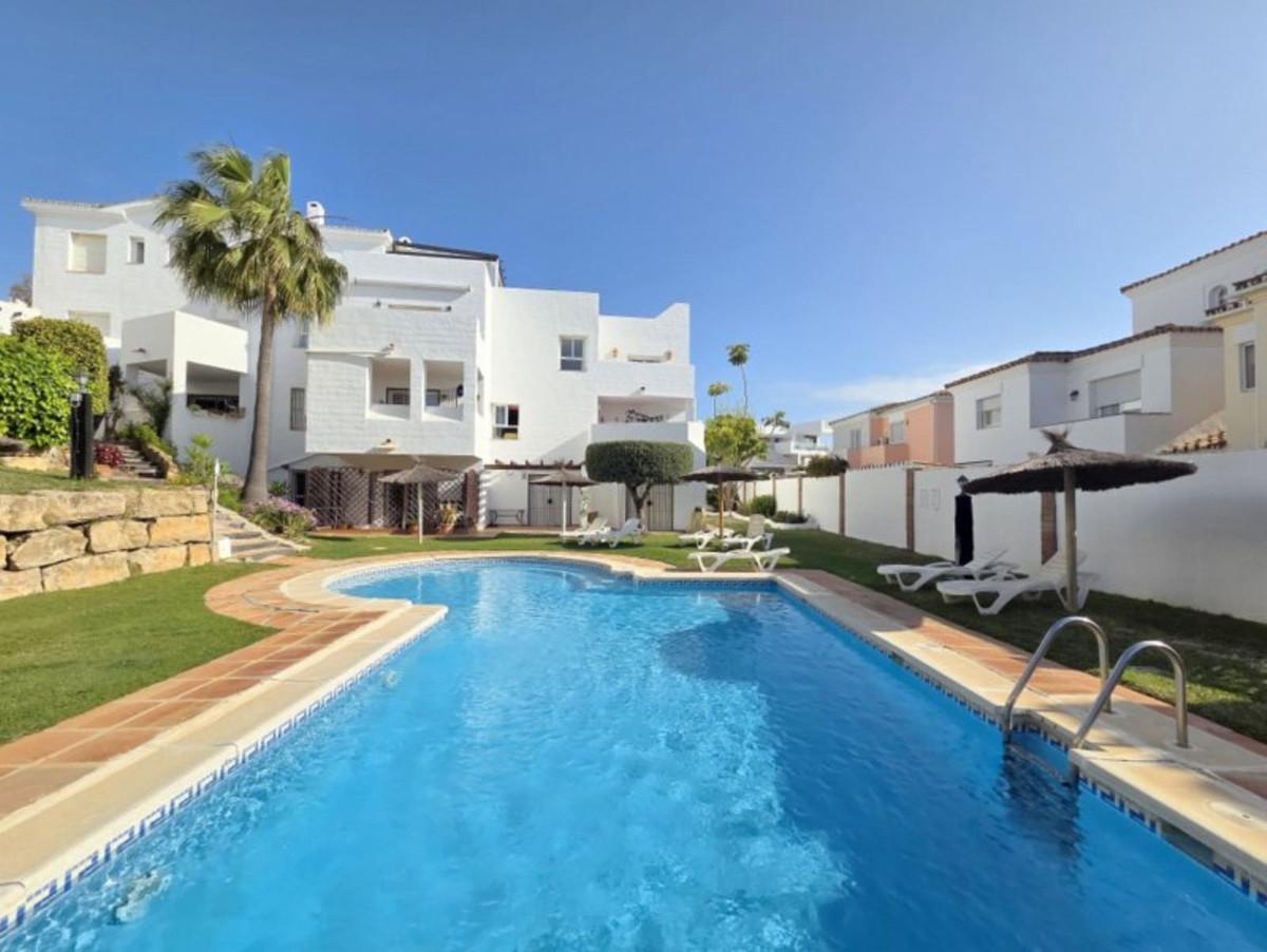 Apartment Middle Floor in La Duquesa