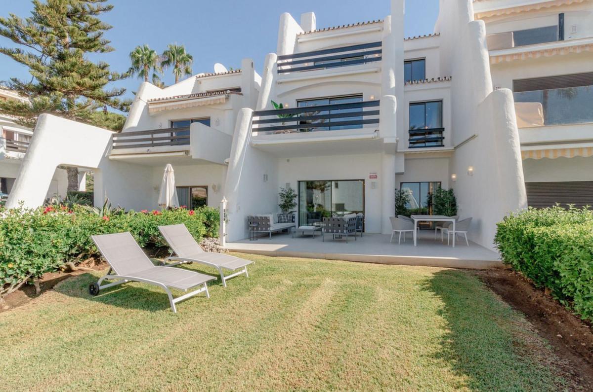 Townhouse Terraced in Puerto Ban&uacute;s