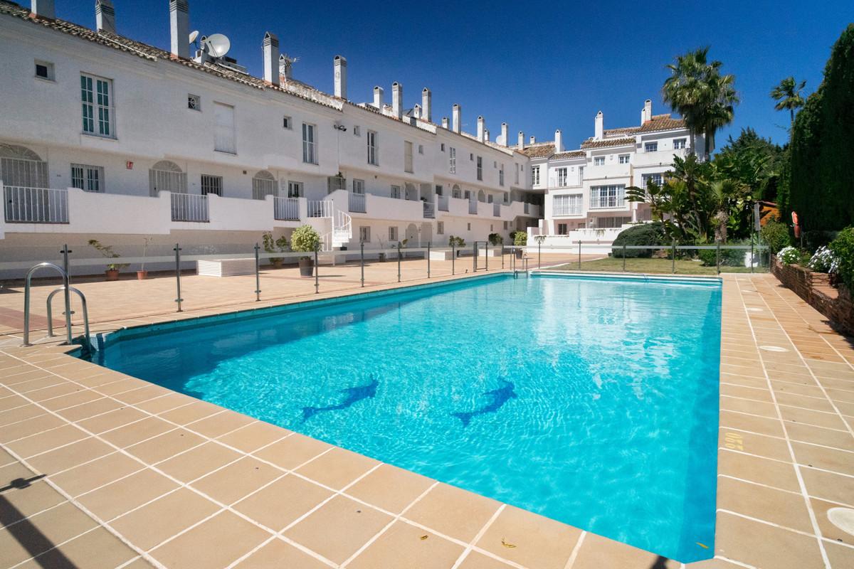 Townhouse Terraced in Puerto Ban&uacute;s