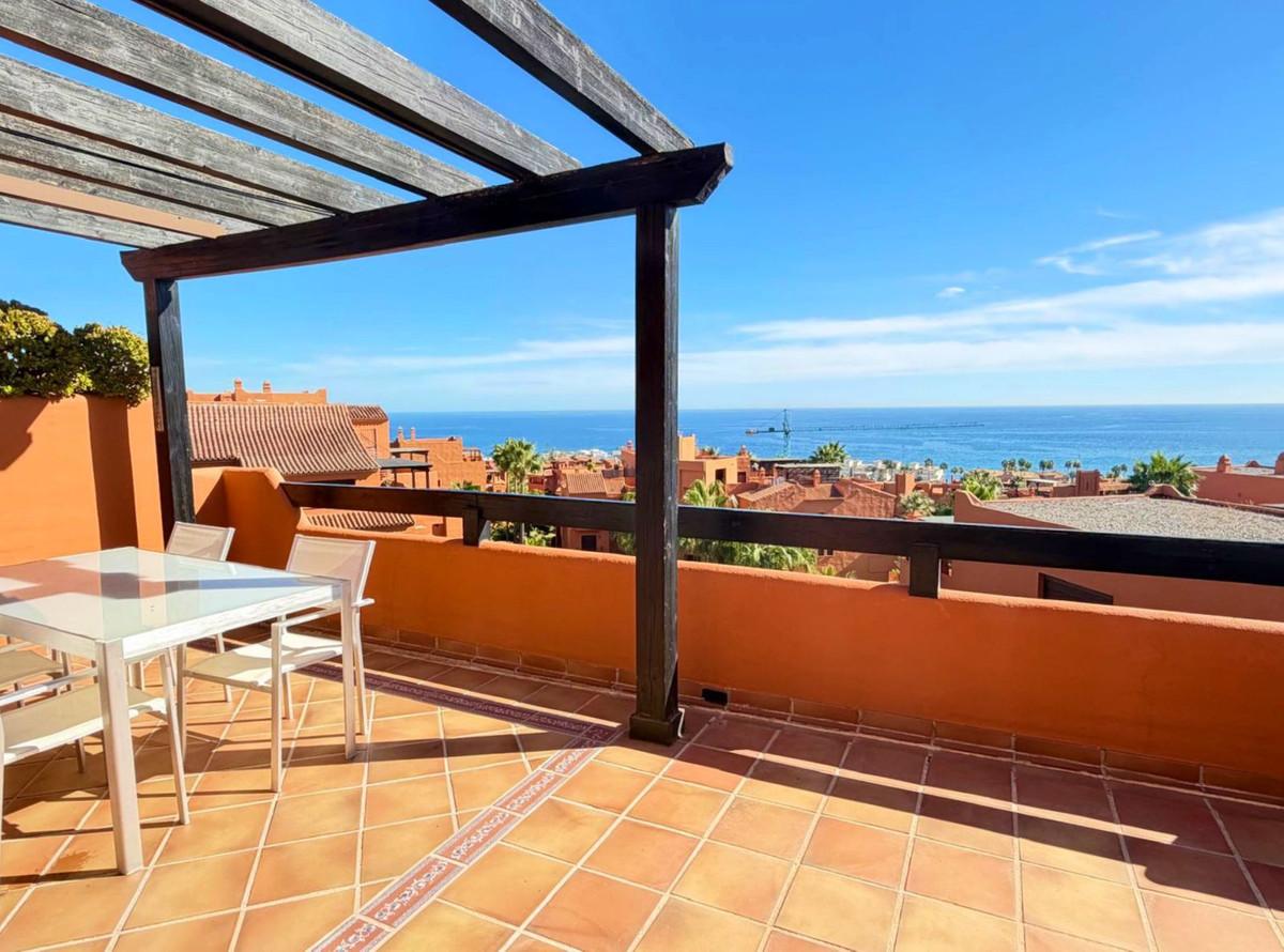 Apartment Penthouse in Estepona