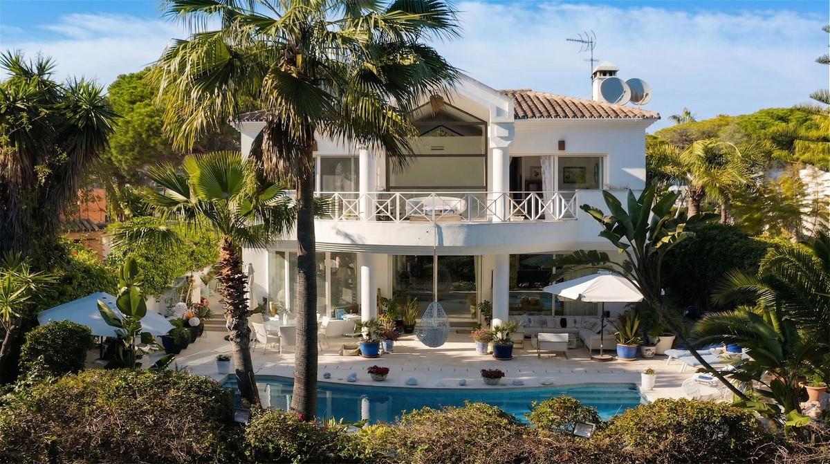 Villa Detached in New Golden Mile