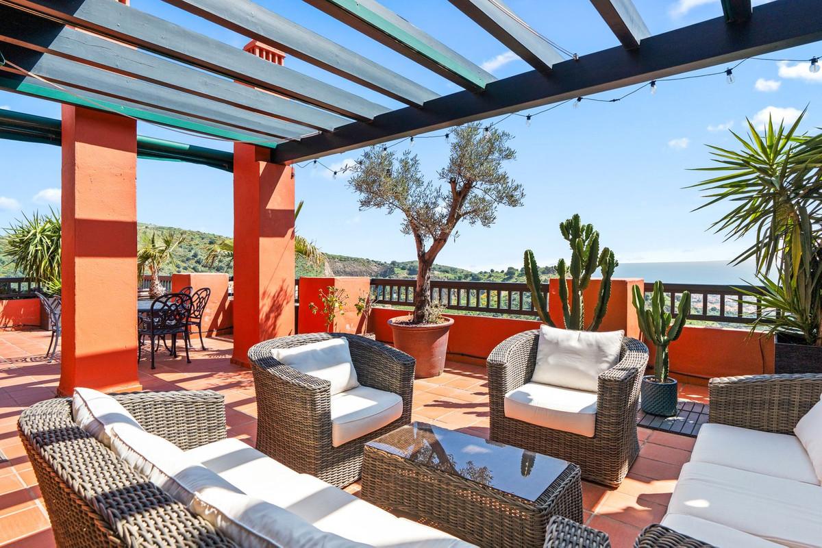 Apartment Penthouse in Calahonda