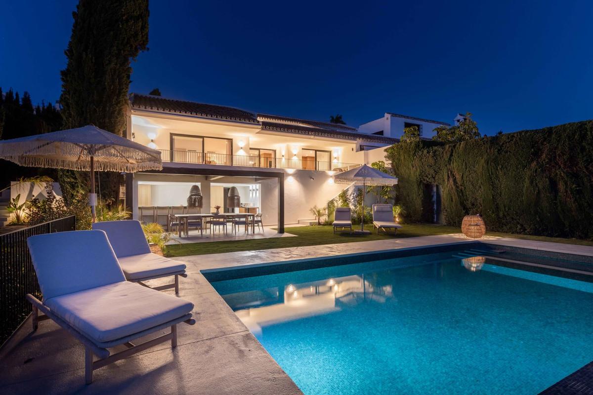 Villa Semi Detached in El Paraiso