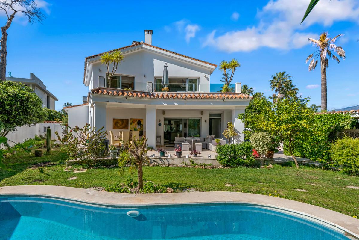 Villa Detached in San Pedro de Alc&aacute;ntara