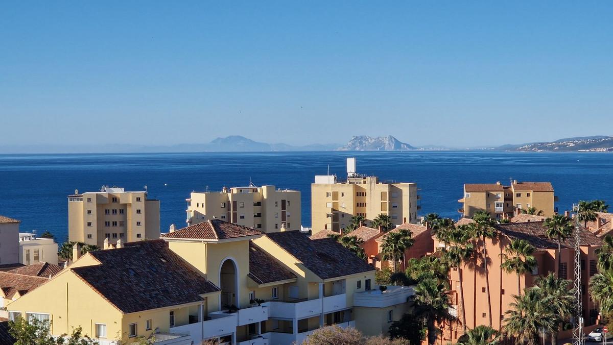 Apartment Penthouse in Estepona