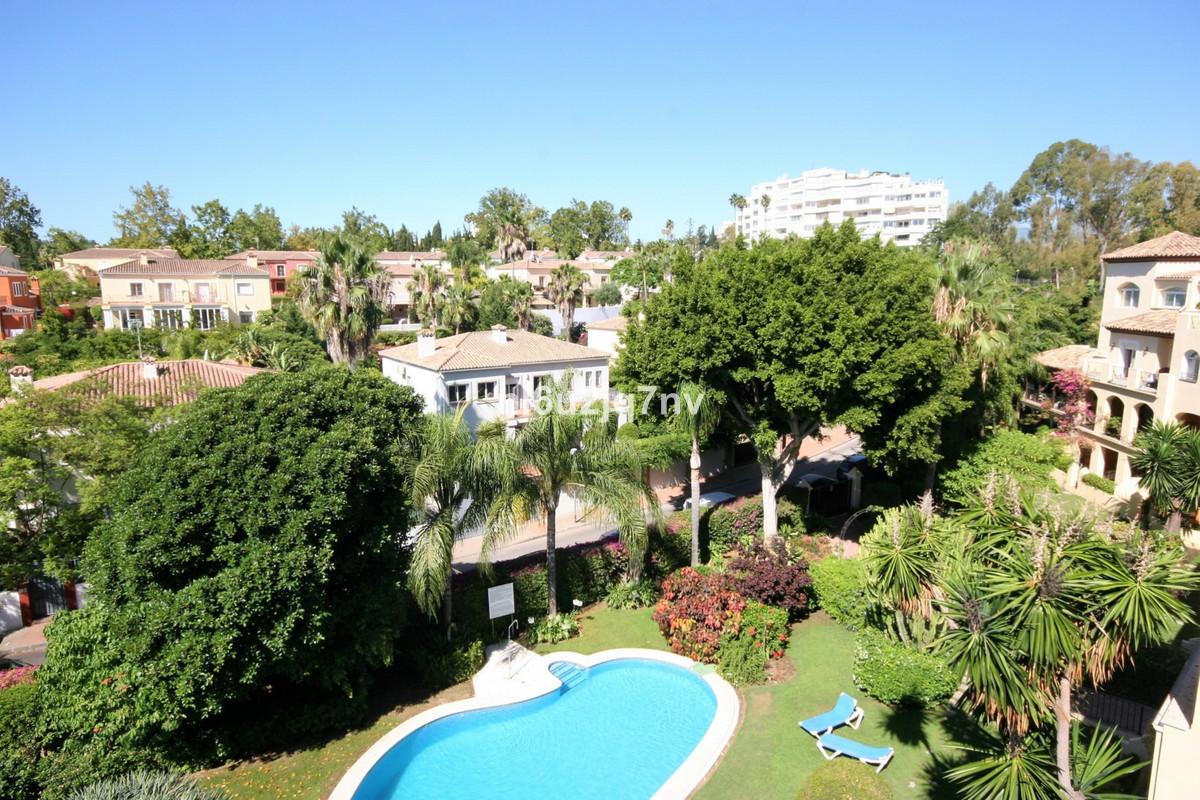 Apartment Penthouse Duplex in Guadalmina Alta