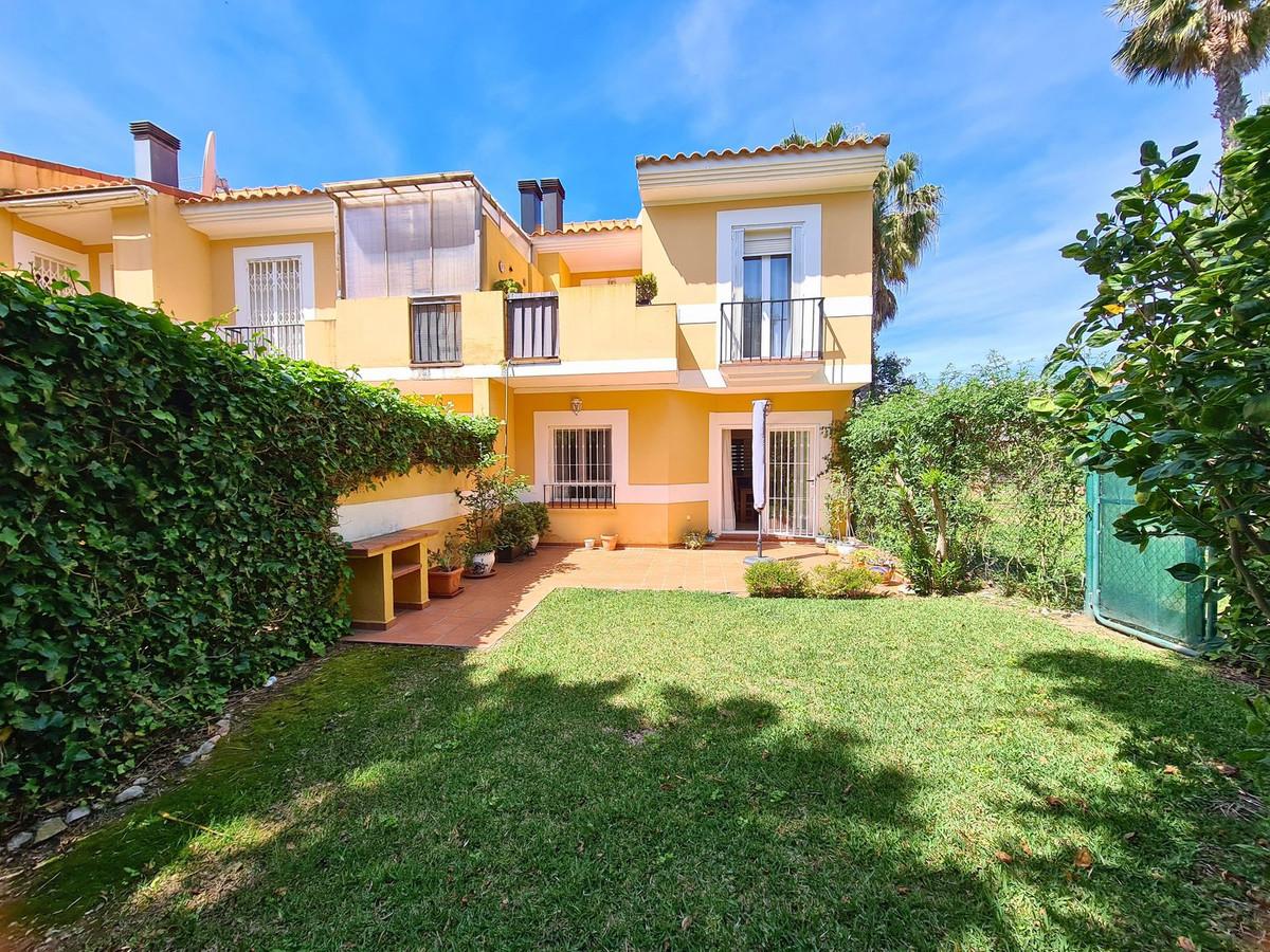 Villa Semi Detached in La Duquesa