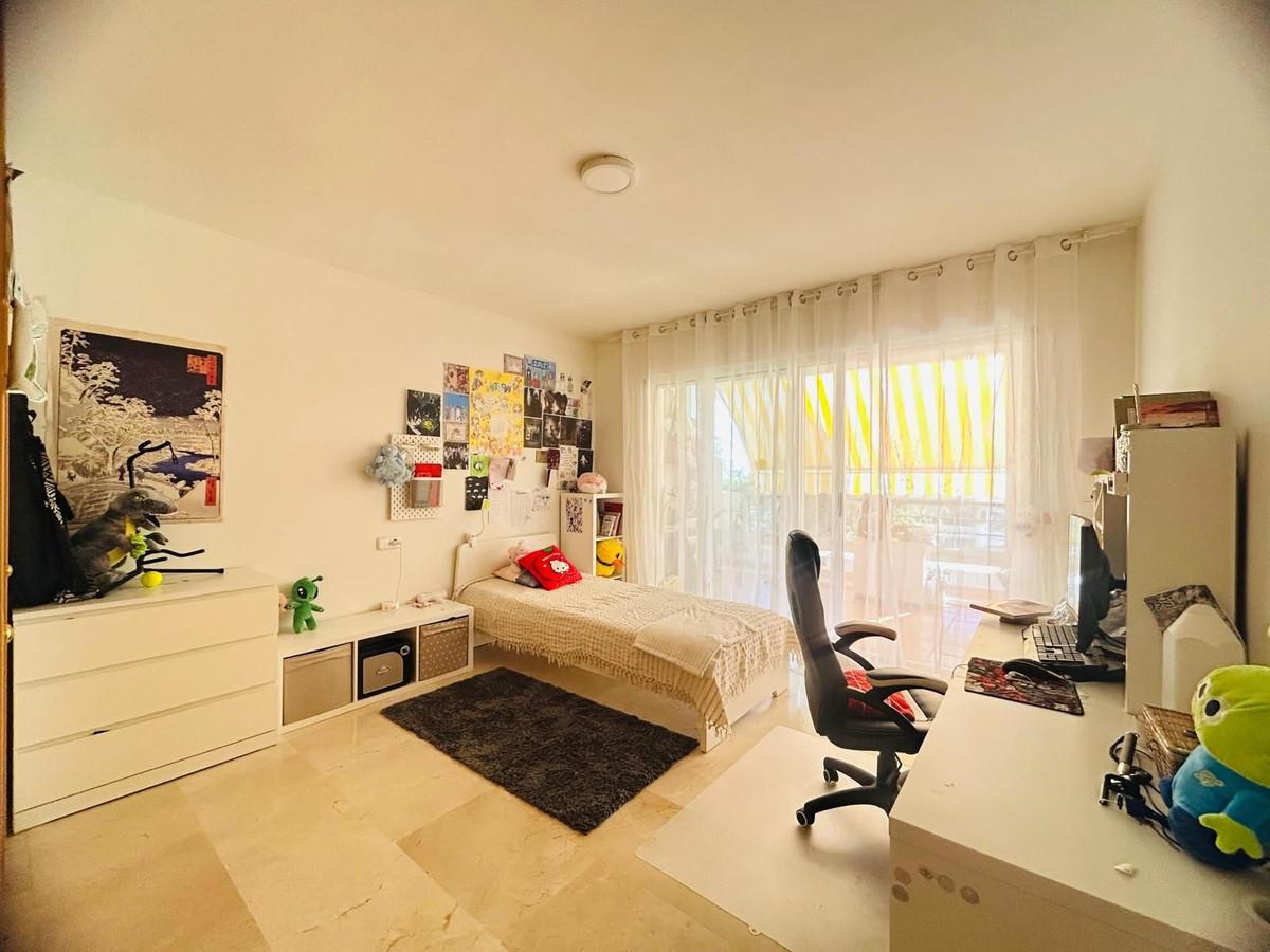 Apartment Penthouse in Guadalmina Alta