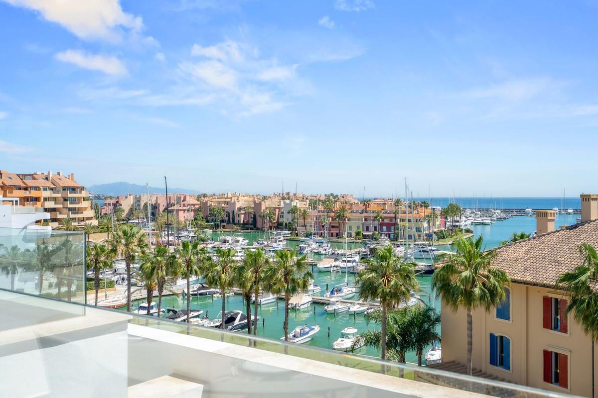 Apartment Penthouse Duplex in Sotogrande Puerto
